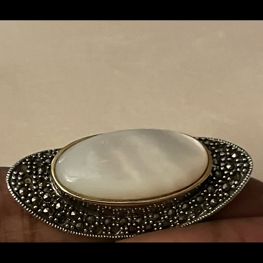 🌟 14k, 925 & Mother of Pearl elongated ring 💯 - Picture 3 of 8